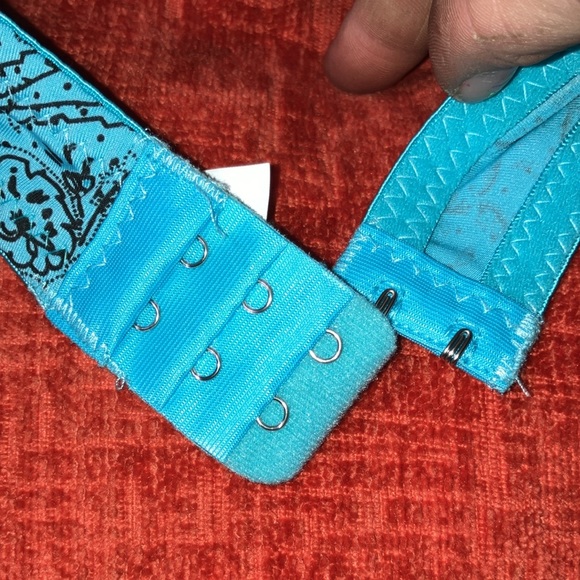 Bright blue and black fits like a 38D not sure of the brand. NEW WITHOUT TAGS - Picture 5 of 6